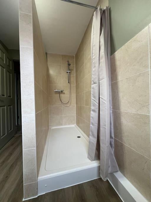 诺丁汉The Rose- Grd Floor, 2-5 Beds, Smarttv, Uni, Tram, M250 Fibre公寓 外观 照片
